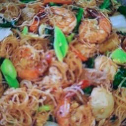 เส้นหมี่ผัดซีอิ้วรวมมิตร