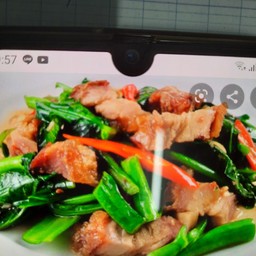 ผักบุ้งหมูกรอบเป็นกับข้าว