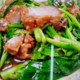 คะน้าหมูกรอบเป็นกับข้าว