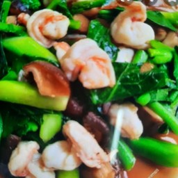 คะน้ารวมมิตรเป็นกับข้าว