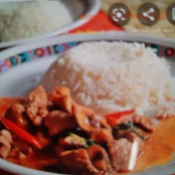 พะแนงหมูราดข้าว