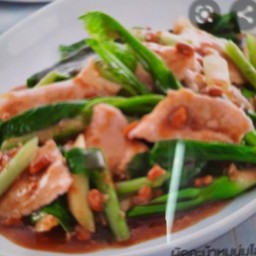คะน้าหมูชิ้นเป็นกับข้าว
