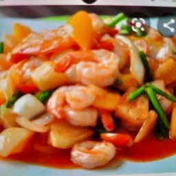 ผัดเปรี้ยวหวานกุ้งเป็นกับข้าว