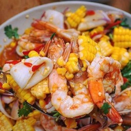 ยำข้าวโพดปลากรอบ