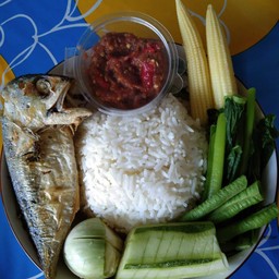 ปลาทูนึ่งทอด น้ำพริกกะปิ