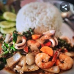 ผัดฉ่าทะเลราดข้าว