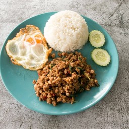 [อร่อยซ่ากับโค้ก] ผัดกะเพราราดข้าว +  โค้ก ออริจินัล (กระป๋อง) 