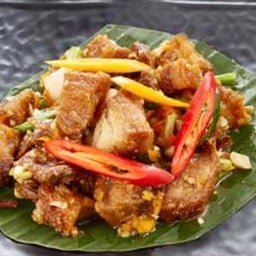 หมูกรอบผัดพริกเกลือ