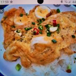 ไข่เจียวปลาหมึกราดข้าว