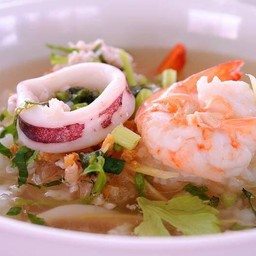 ข้าวต้มทะเล ( กุ้ง หมึก )