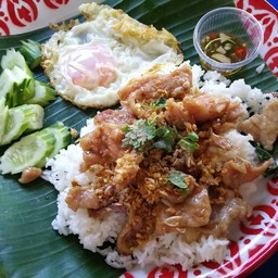 ข้าว หมูกระเทียม(สันคอ)