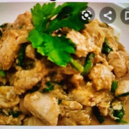 ผัดผงกะหรี่ไก่เป็นกับข้าว