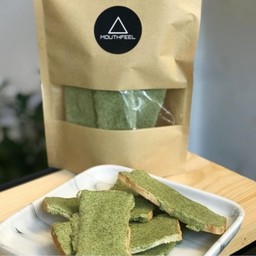ขนมปังกรอบเนยหนึบรสชาเขียวมัทฉะ ( Crispy bread matcha  butter )