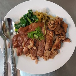 ข้าวขาหมู+ใส้ (คูโรบูตะ)