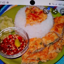 ไข่เจียวกุ้งสับราดข้าว