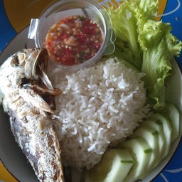 ปลาทูนึ่งทอด น้าจิ้มซีฟูส