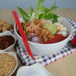 ลูกชิ้นทอด พริกทอดผักสด By รินริน รินริน