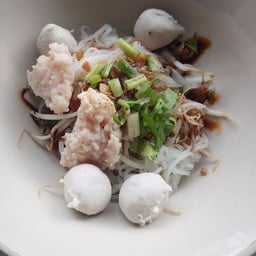 ก๋วยเตี๋ยวแห้งลูกชิ้นหมูเด้ง