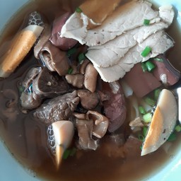 ก๋วยจั๊บ รวมทุกอย่าง
