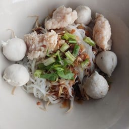 ก๋วยเตี๋ยวแห้งลูกชิ้นหมูเด้ง(พิเศษ)