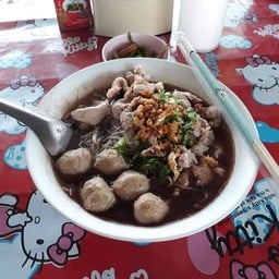 ร้านก๋วยเตี๋ยว-ส้มตำ นายอ้วนโนนตุ่น ร้านอยู่ข้างเซเว่นฯ บ้านโนนตุ่น