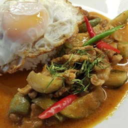 ข้าวพะแนงหมู