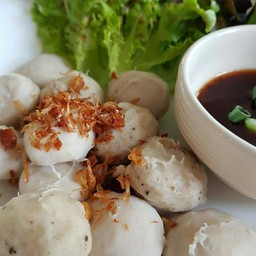 ลูกชิ้นลวกจิ้ม