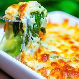 ผักโขมอบชีส