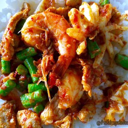ข้าว พริกแกงทะเล (กุ้ง หมึก )