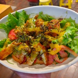 ข้าวสลัดผักไก่กรอบ