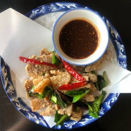 หมูทอดใบมะกรูด