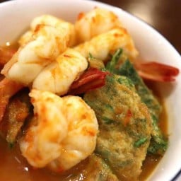 แกงส้มกุ้งแชบ๊วยชะอมชุบไข่