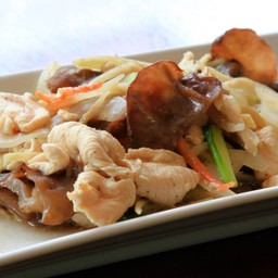 chicken with ginger ไก่ผัดขิง