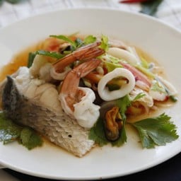Mixed Seafood Salad ยำรวมมิตรทะเล