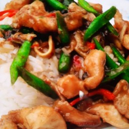 ผัดฉ่าไก่ราดข้าว