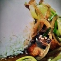 ผัดพริกหยวกหมูกรอบราดข้าว
