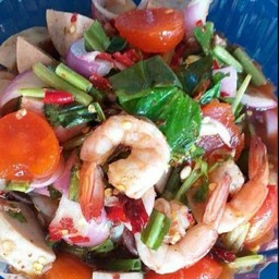 ยำหมูยอไข่แดง กุ้งสุกน้ำปลาร้า