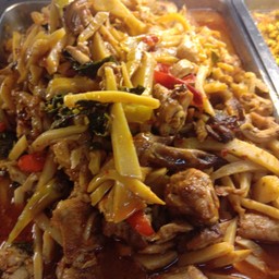 พริกแกงหน่อไม้ไก่