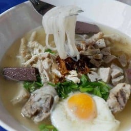 ร้านก๋วยจั๊บอุบล ฅนวาริน สาขา1 หน้าร้านมอเตอร์มาท สาขา1.