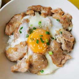 ข้าวหมูอบไข่