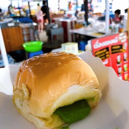 ปังไส้ทะลักใบเตย