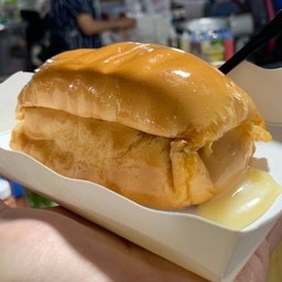 ปังไส้ทะลัก เนยนม