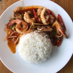 ข้าวราดผัดพริกเผาทะเล