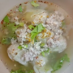 เกี๊ยวหมูเด้งต้มยำ