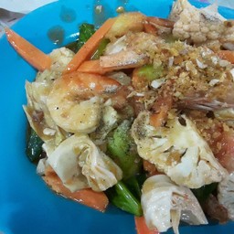 ผักรวมกุ้งราดข้าว