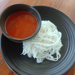 ขนมจีนน้ำยาพริกหวาน