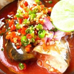 ข้าวยำปลากระป๋อง