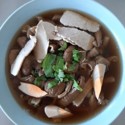 ก๋วยจั๊บ ไม่เลือด