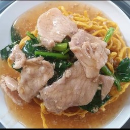 ราดหน้าบะหมี่กรอบ