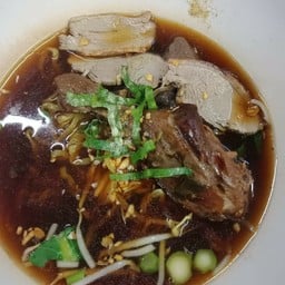 ก๋วยเตี๋ยวน่องเป็ดตุ๋นน้ำ